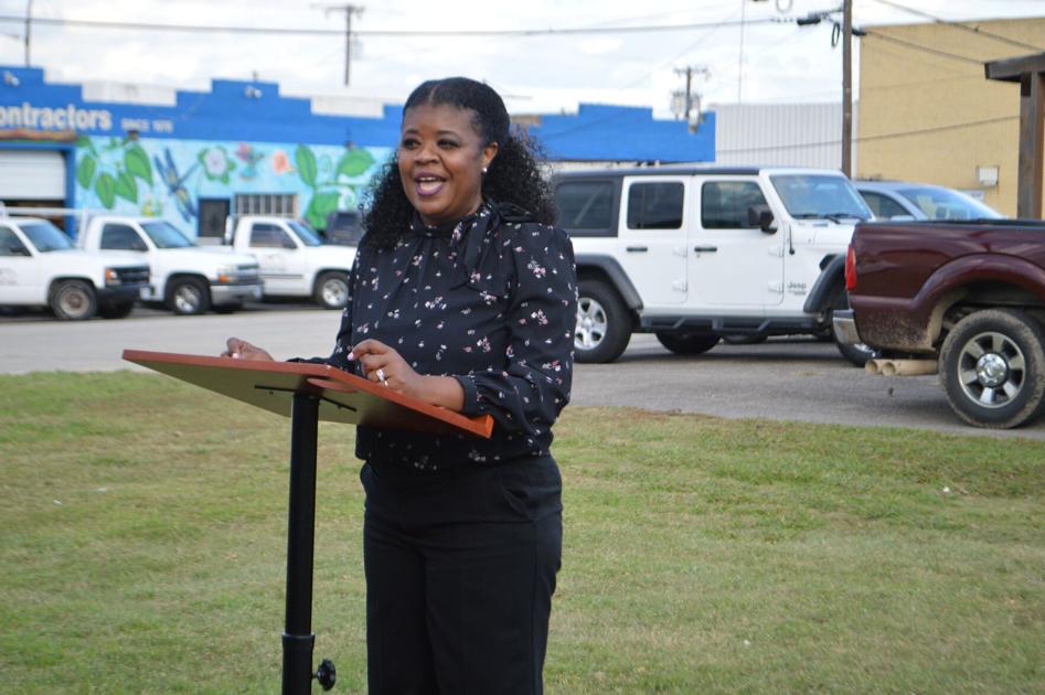 Local business owner breaks ground on new food truck park in Copperas Cove | Local News