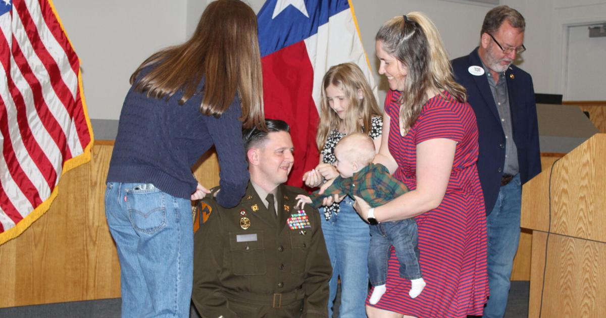 Hodyniak promovido a mayor, cumple 20 años de servicio militar