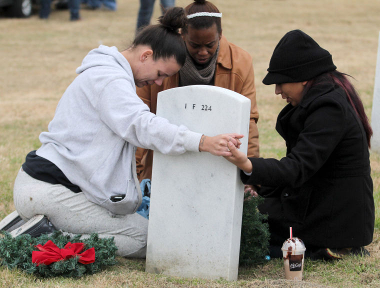 Friends of the Central Texas State Veterans Cemetery wreath-layi