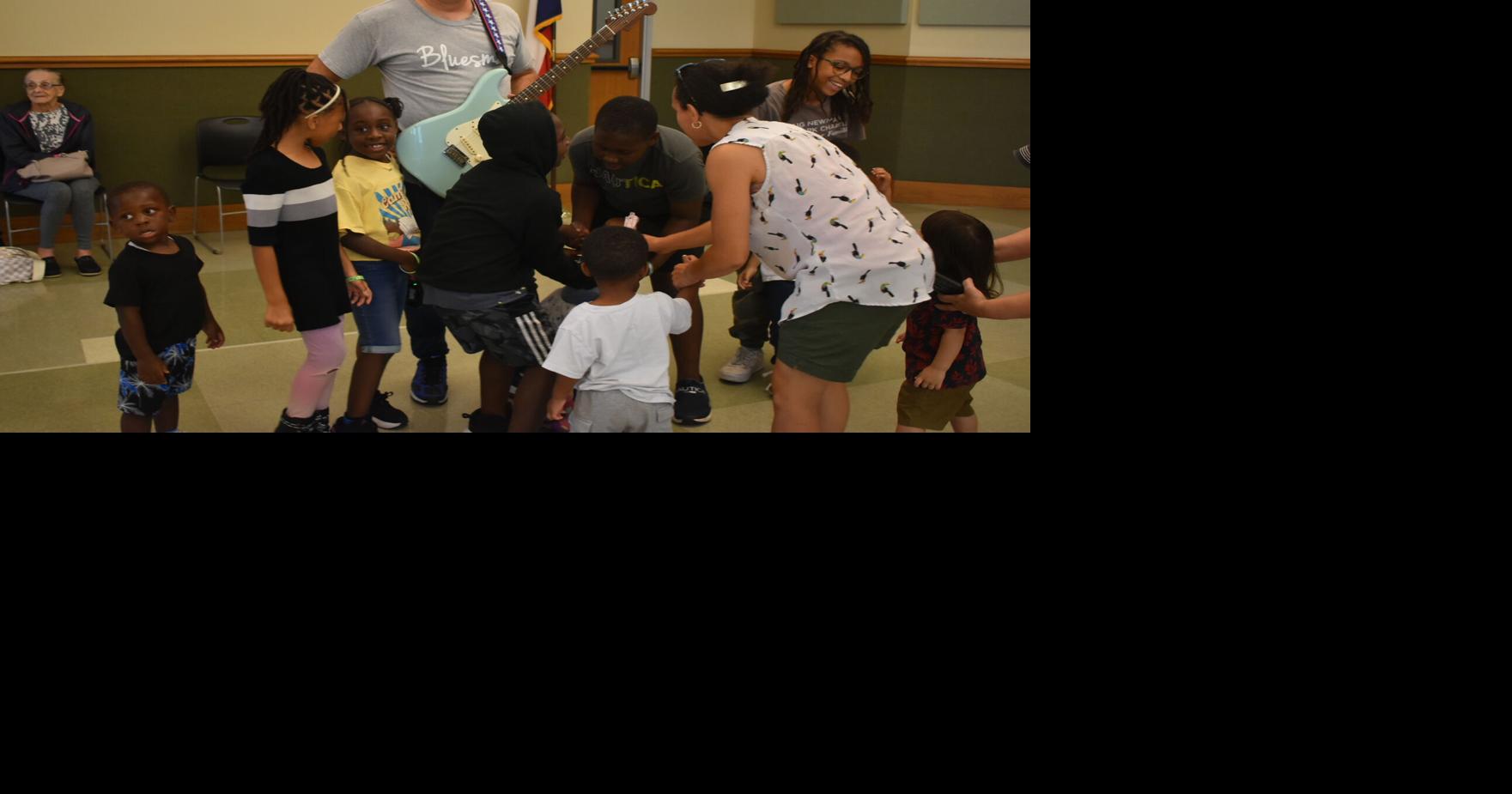 Mr. Blue Shoes performs to enthusiastic crowds in Harker Heights