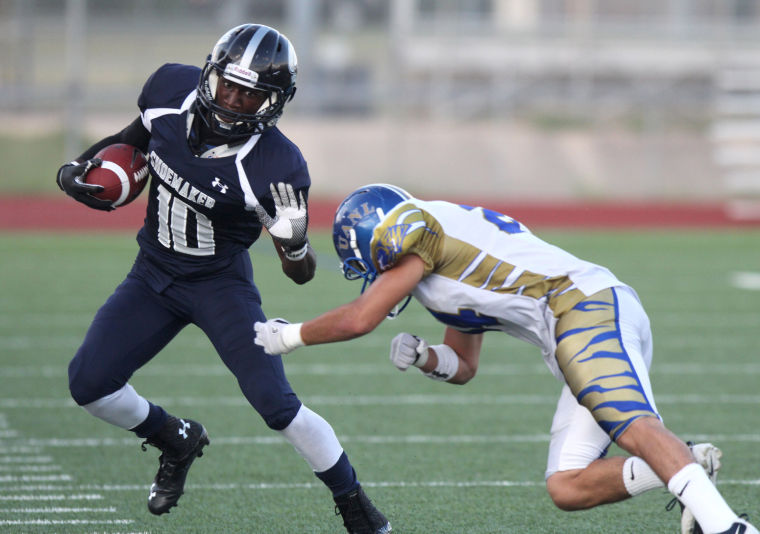 Shoemaker vs Universidad Autónoma de Nuevo León Football