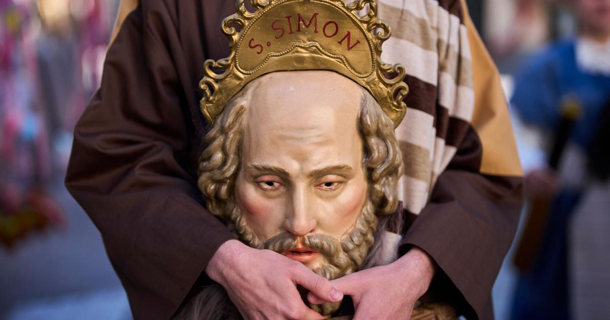 España comienza la Semana Santa con procesiones, ramas de palma y rostros familiares