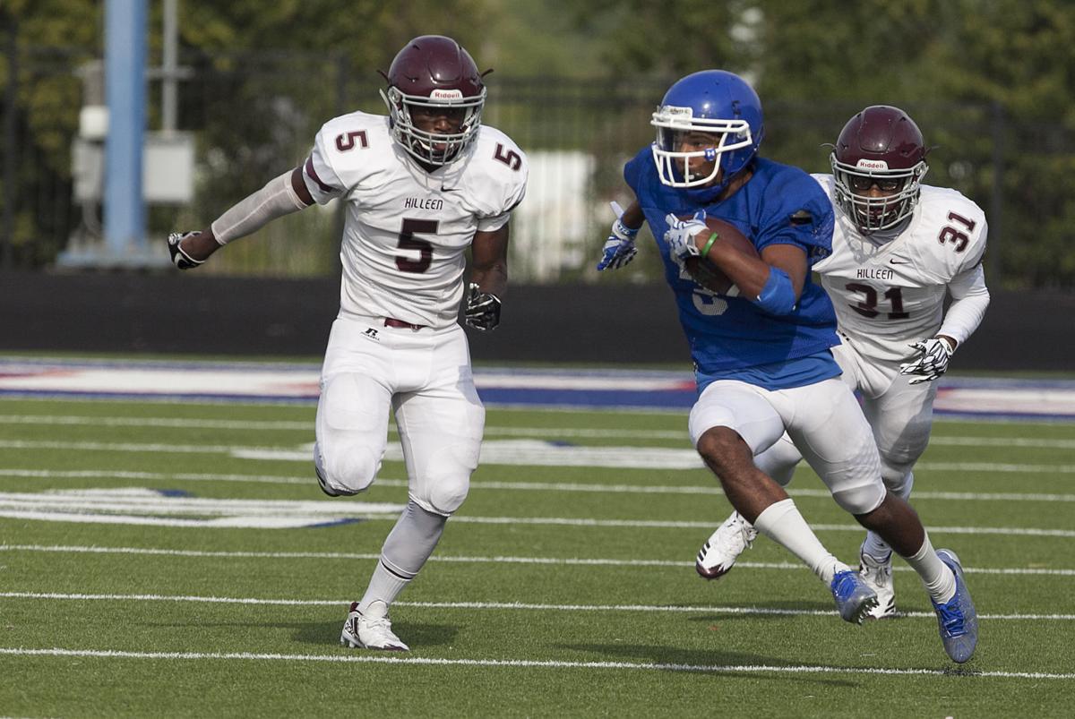 Football Roos Show Big Play Capability In Scrimmage Against Old