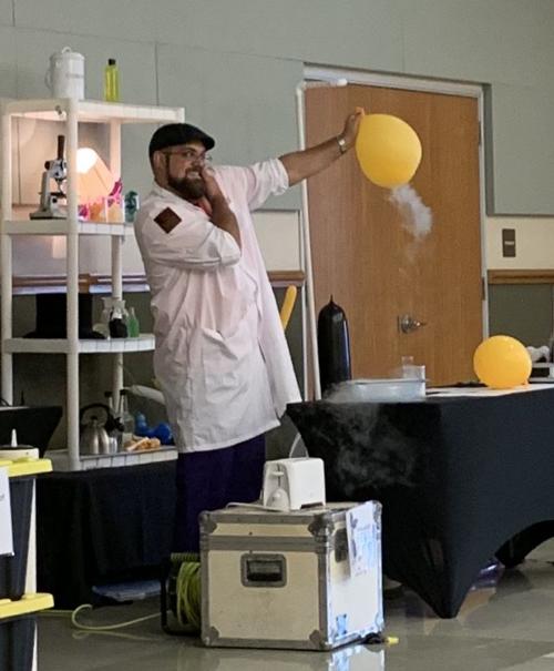 Heights library balloon show