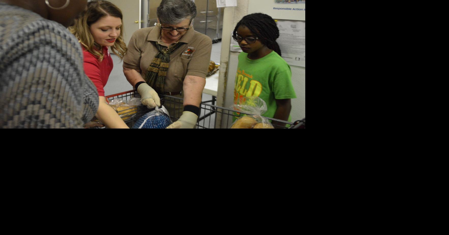 Killeen food pantry gives out Thanksgiving meal supplies for hundreds