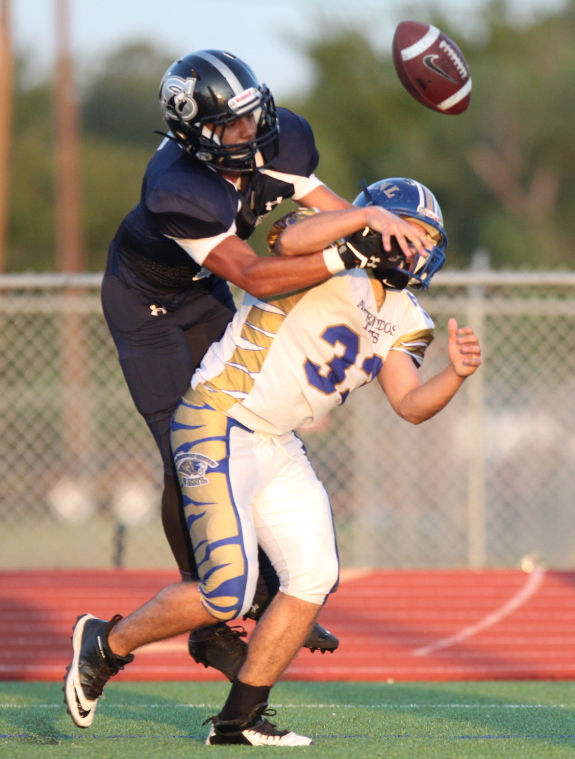 Shoemaker vs Universidad Autónoma de Nuevo León Football