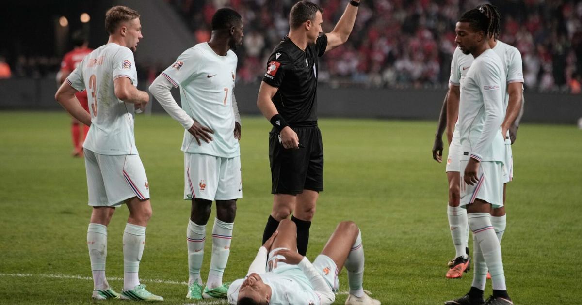 Mbappé exits with knee injury after netting a goal for France against Turkey, set to depart the team. Mbappé exits with knee injury after netting a goal for France against Turkey, set to depart the team.