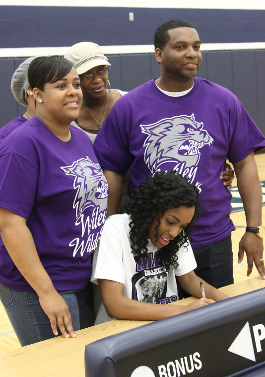Five Grey Wolves sign NLIs