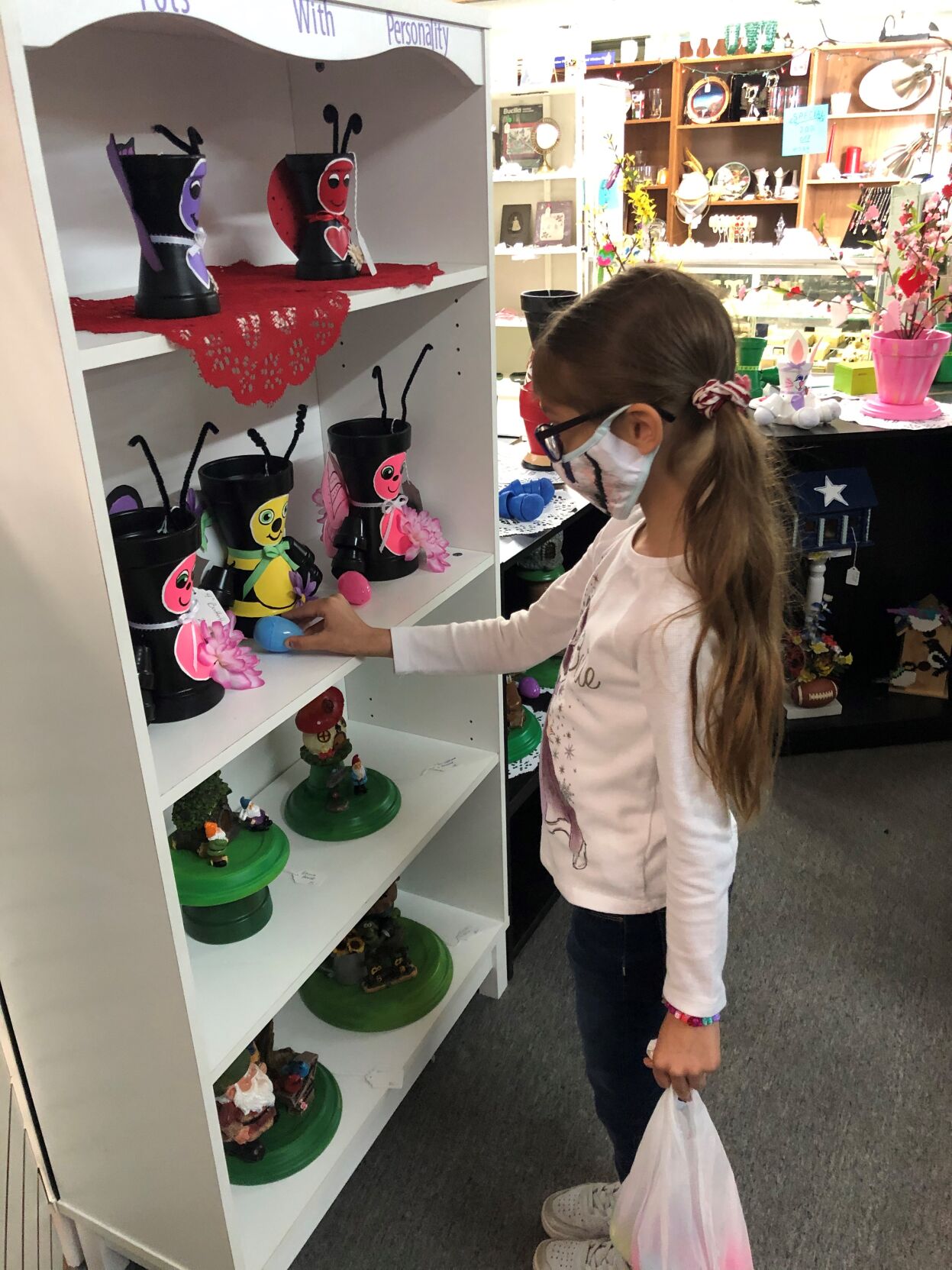 Décor and More hosts Easter egg hunt and pictures with the Easter Bunny - Vimarsana News