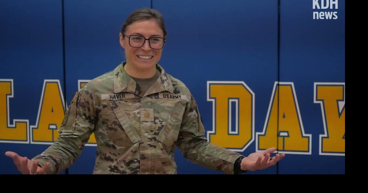 One of the first female US Army Rangers visits her old high school ...