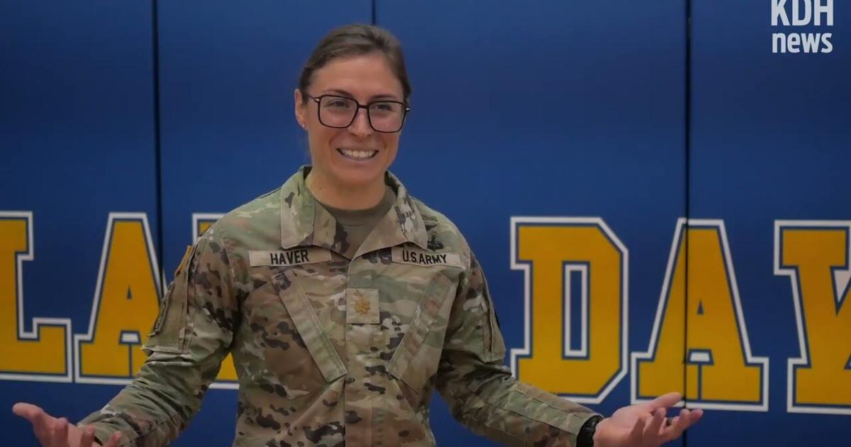 Daniela Rangel Army One of the first female US Army Rangers visits her old high school ...