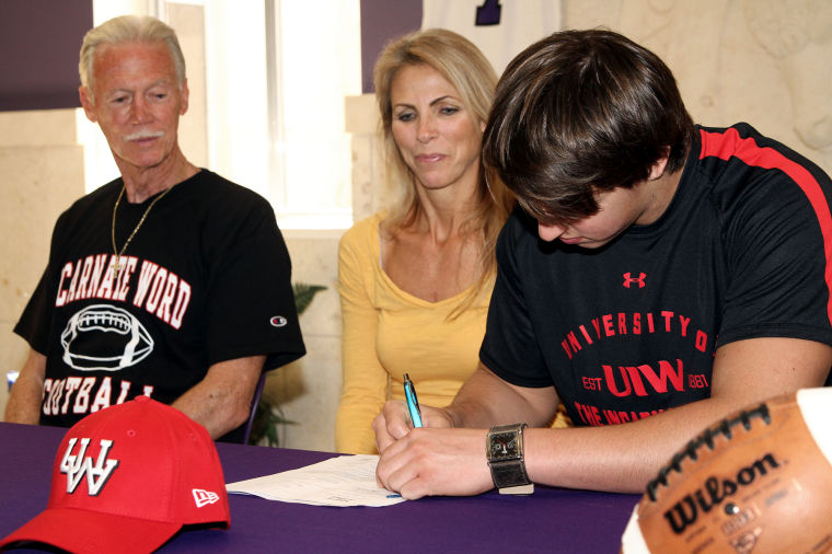 Hardy signs with Incarnate Word