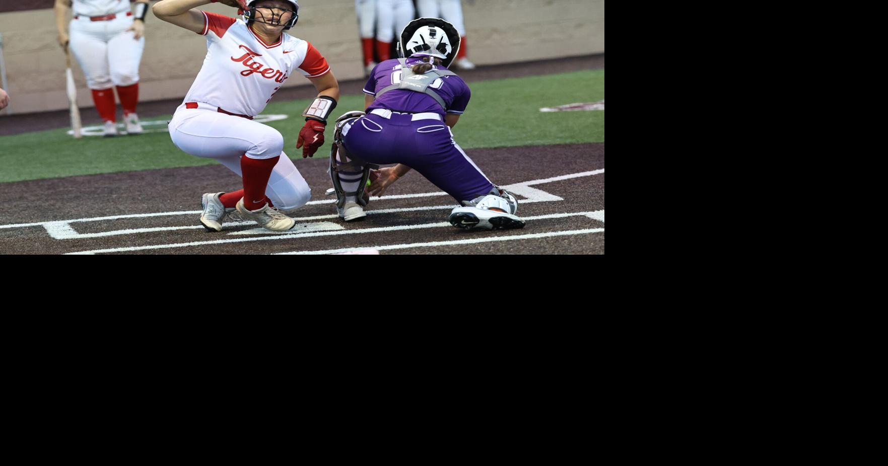 5A SOFTBALL PLAYOFFS: Hallsville breaks tie in 7th to escape with area sweep of Belton