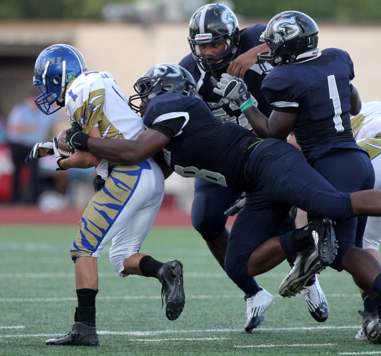 Shoemaker vs Universidad Autónoma de Nuevo León Football
