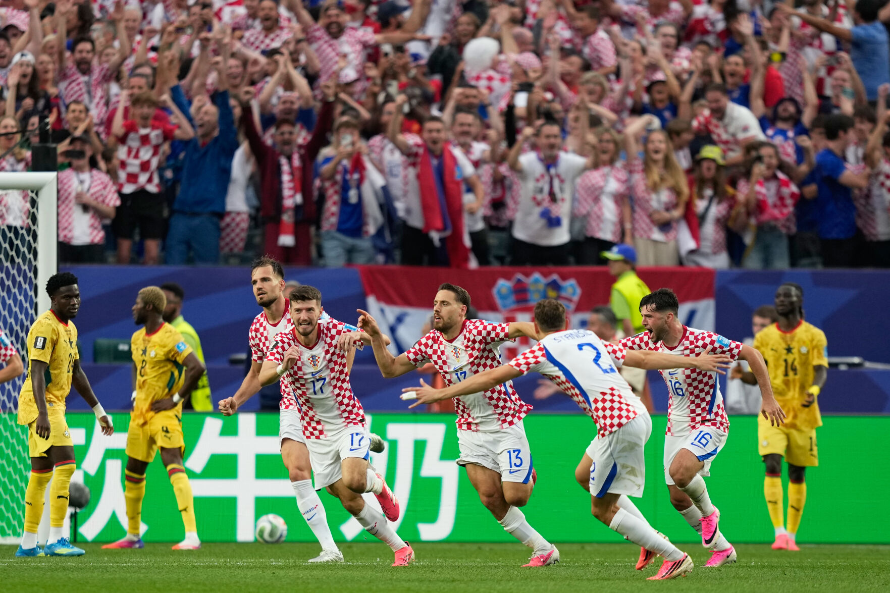 Vlašić scores winner as Croatia beats Ghana 2-1 to reach World Cup