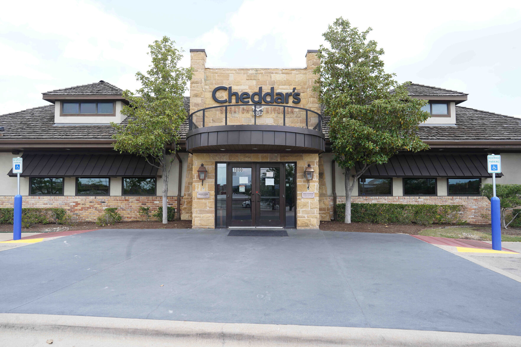 Cheddar s restaurant in Heights closed due to damage Local News