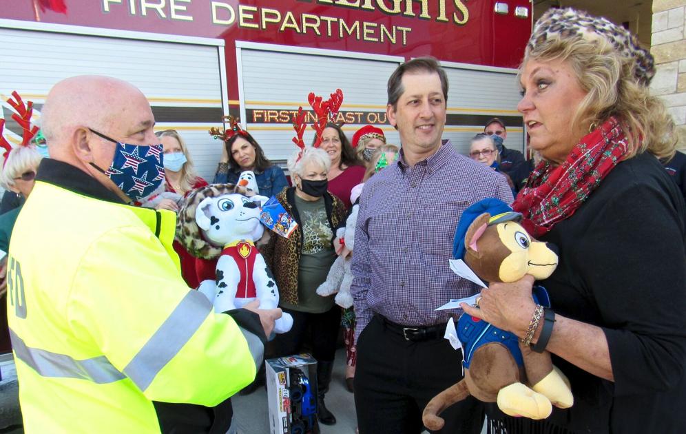 Era Colonial Real Estate Gives Record 3 850 In Cash Toys To Program Community Kdhnews Com