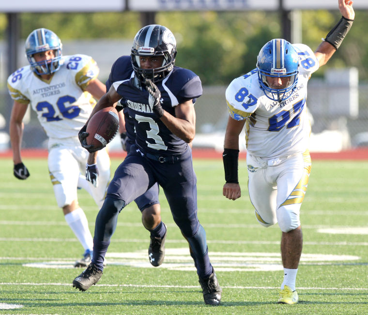 Shoemaker vs Universidad Autónoma de Nuevo León Football
