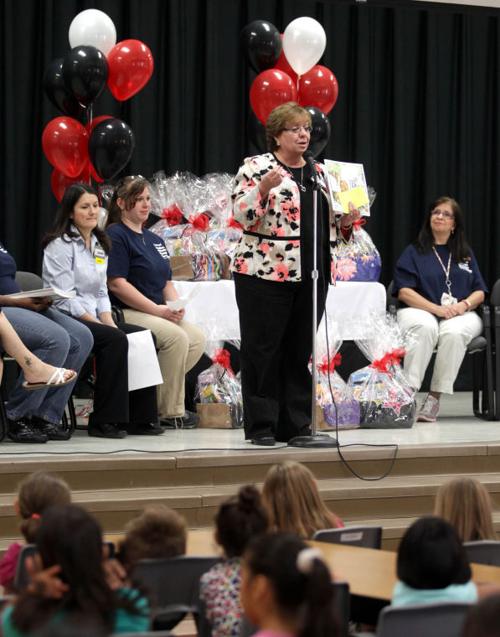 Walmart rewards teachers