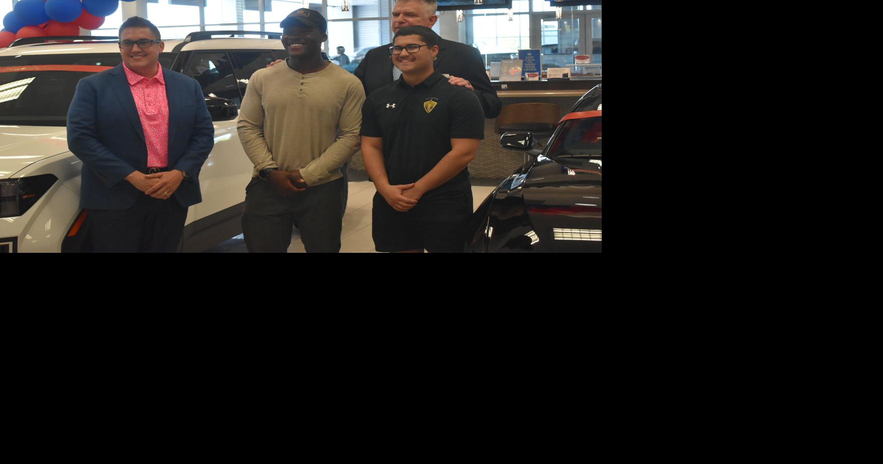 Soldier and NCO of the year for III Corps get new rides from Killeen dealer