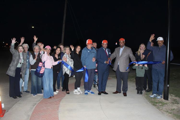 Nolanville celebrates completion of solar streetlight project with ribbon cutting