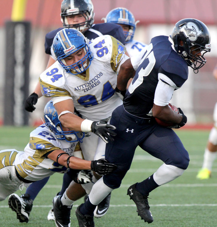 Shoemaker vs Universidad Autónoma de Nuevo León Football