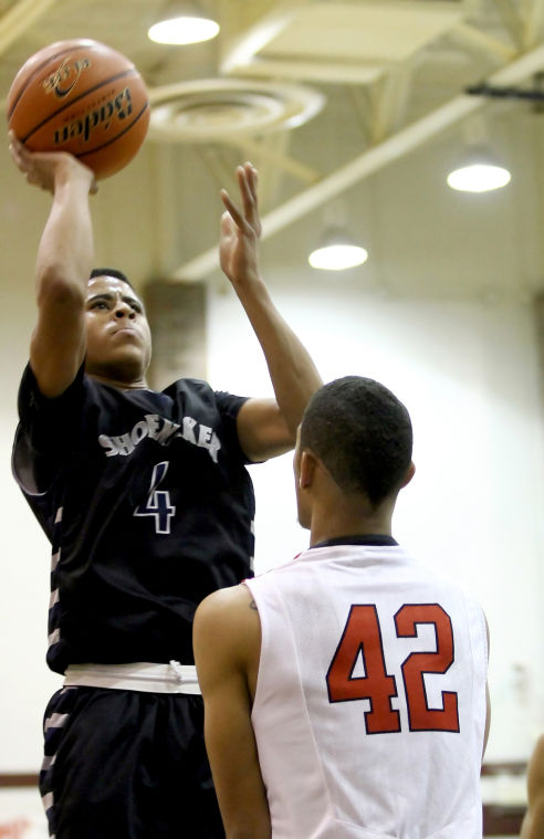 Shoemaker takes on Cedar Hill in bi-district round