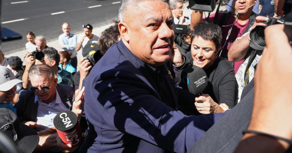 La defensa del título de la Copa del Mundo de Argentina nublada por la agitación en la escena del fútbol doméstico.