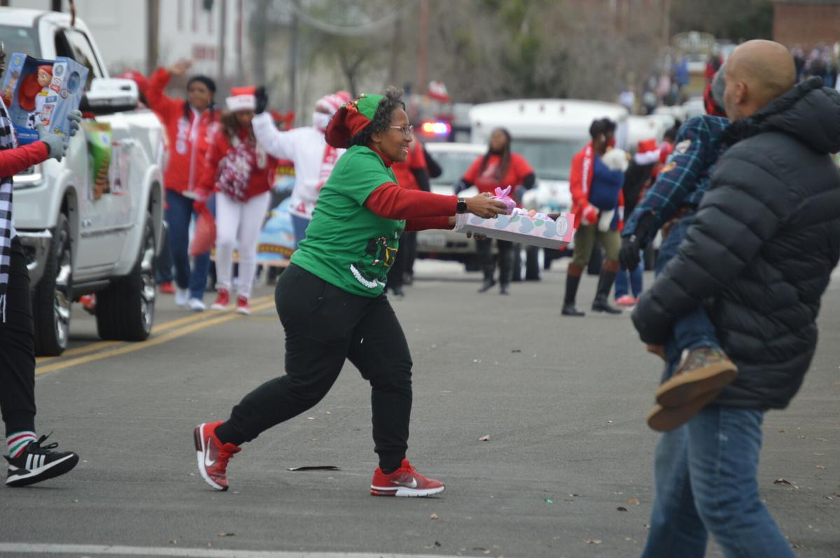 Christmas parade rolls through Killeen, Texas Harker Heights Texas