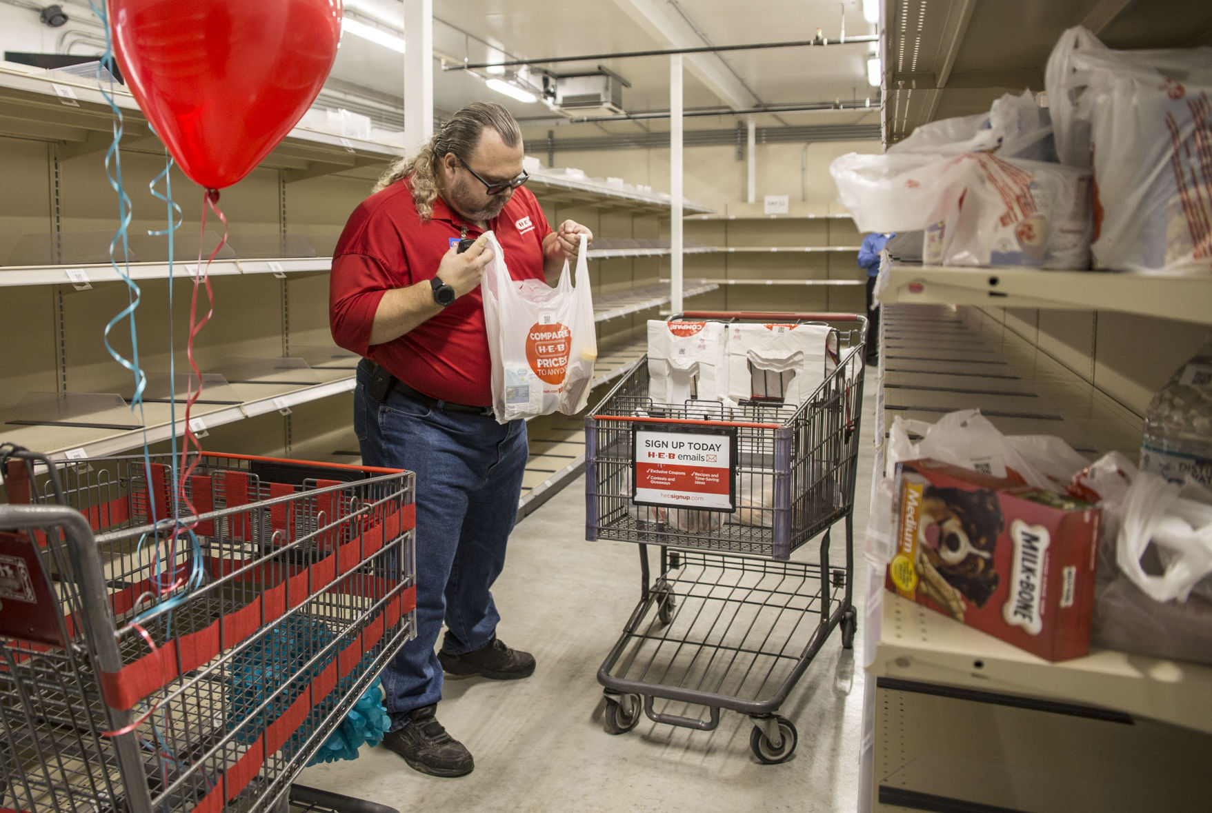 H-E-B Launches Curbside Pickup At Trimmier Store | Business | Kdhnews.com