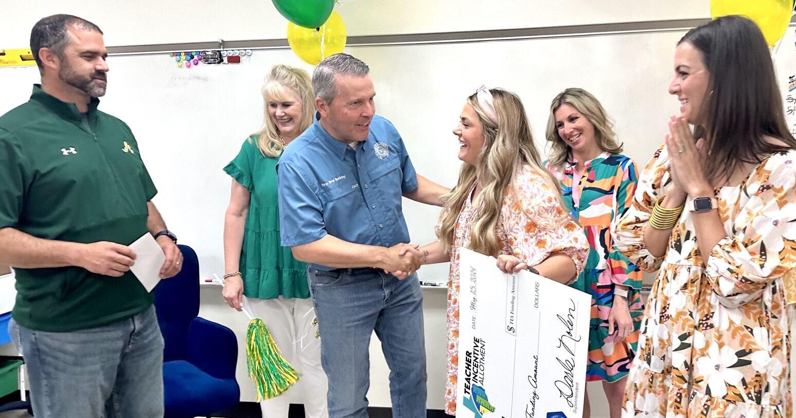 High-performing Academy ISD teachers receive stipends - Vimarsana News