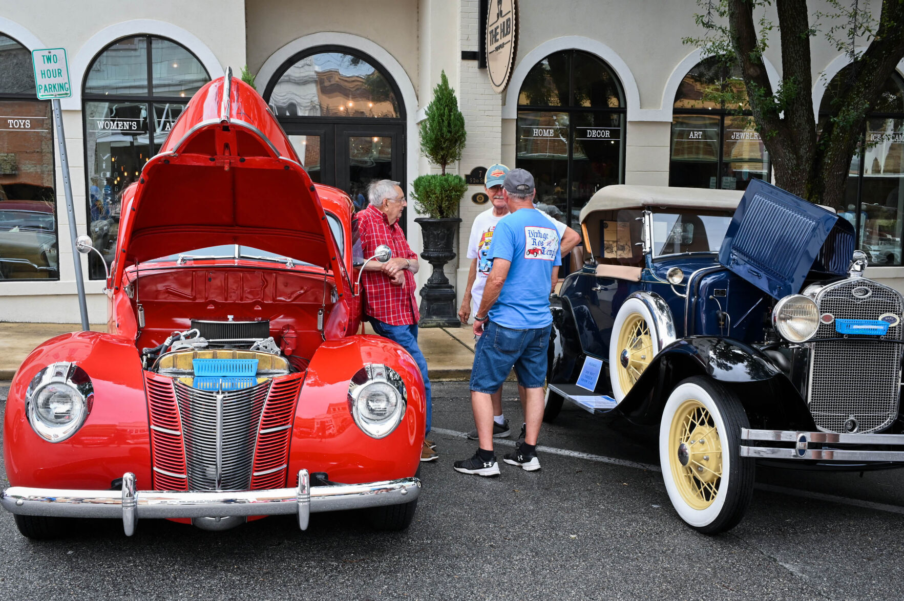 Car show draws crowd - Vimarsana News