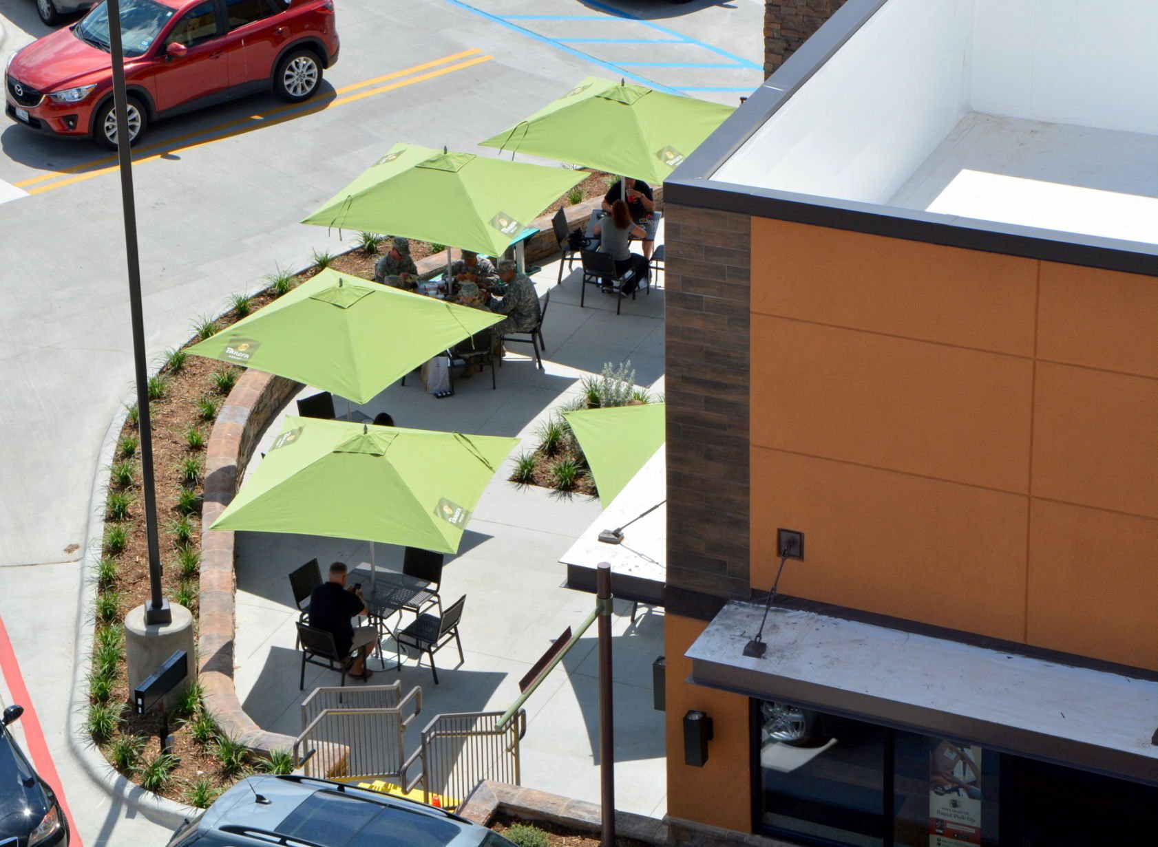 Panera bread outdoor seating hot sale