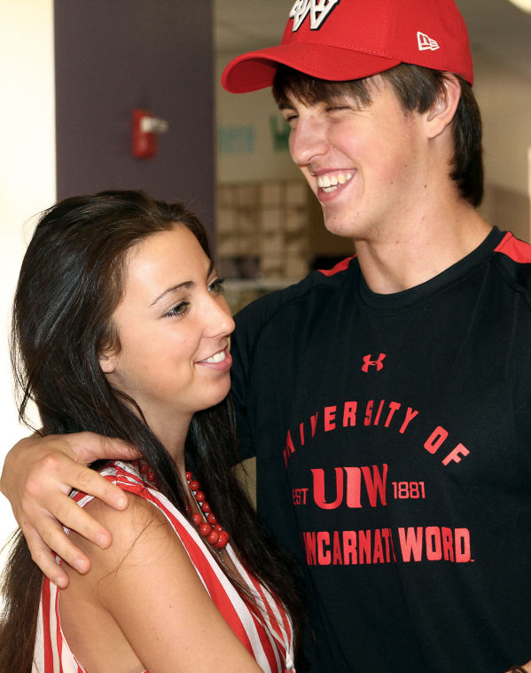 Hardy signs with Incarnate Word