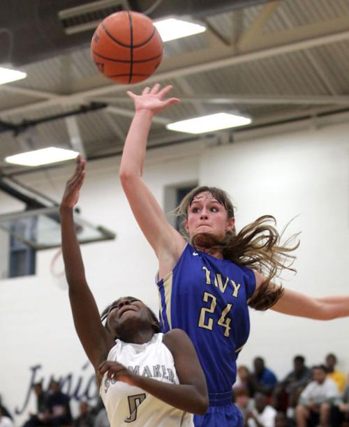 ShoemakerKerrvilleTivyBasketball 020.JPG
