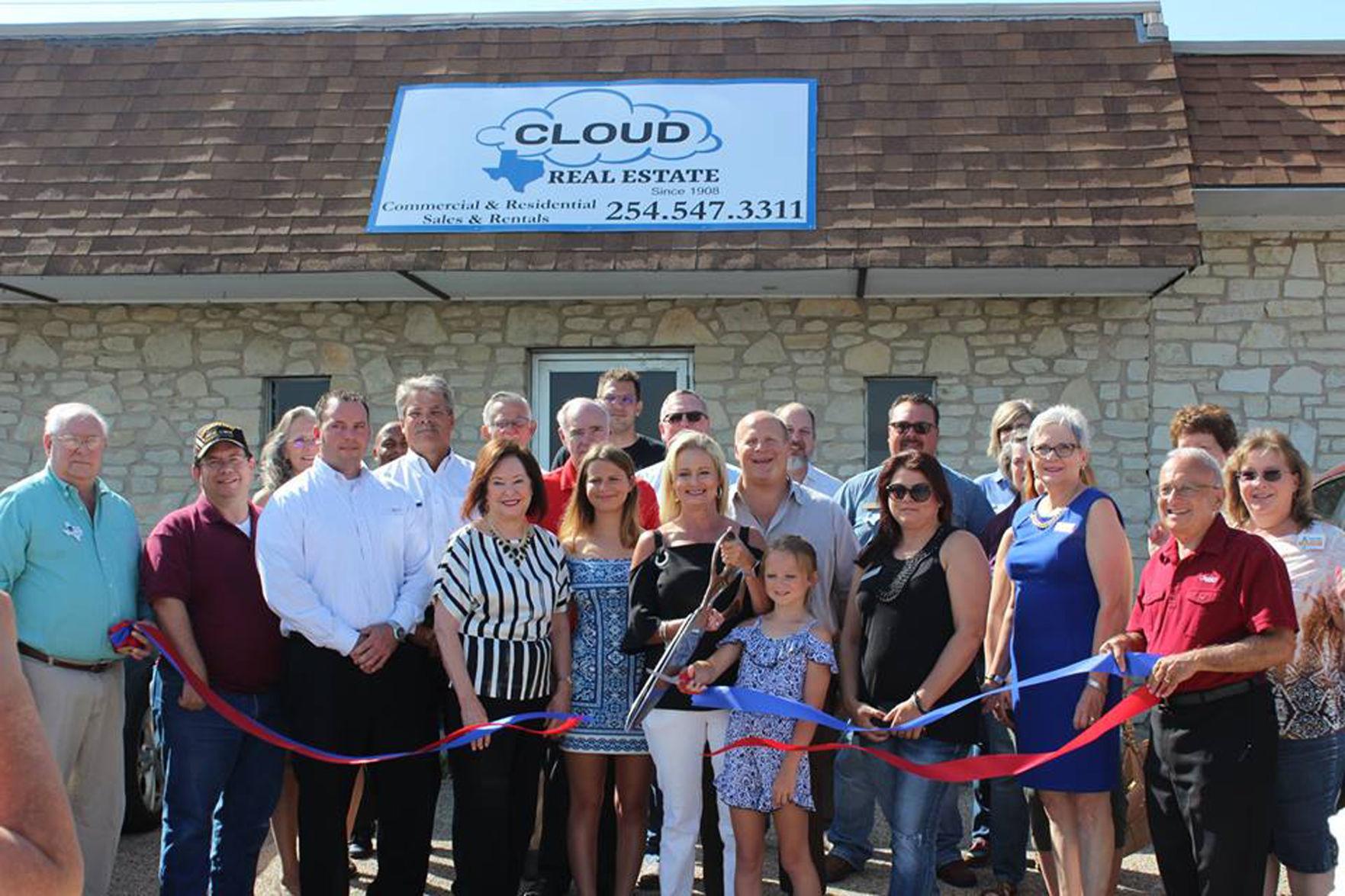 Chambers host ribboncutting for Cloud Real Estate office in Cove