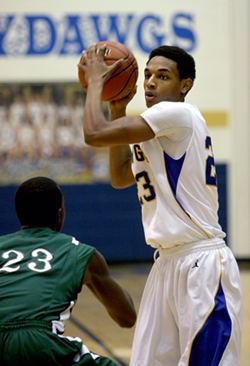 Cove’s Clemons, McCoun sign to play college basketball at Ranger College