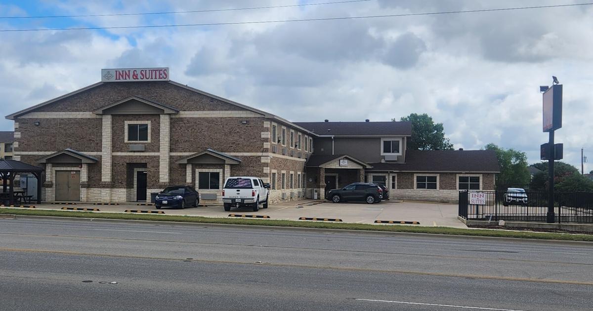 Killeen police arrest accused prostitutes with cash and a few clicks