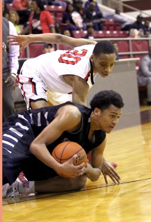Shoemaker takes on Cedar Hill in bi-district round