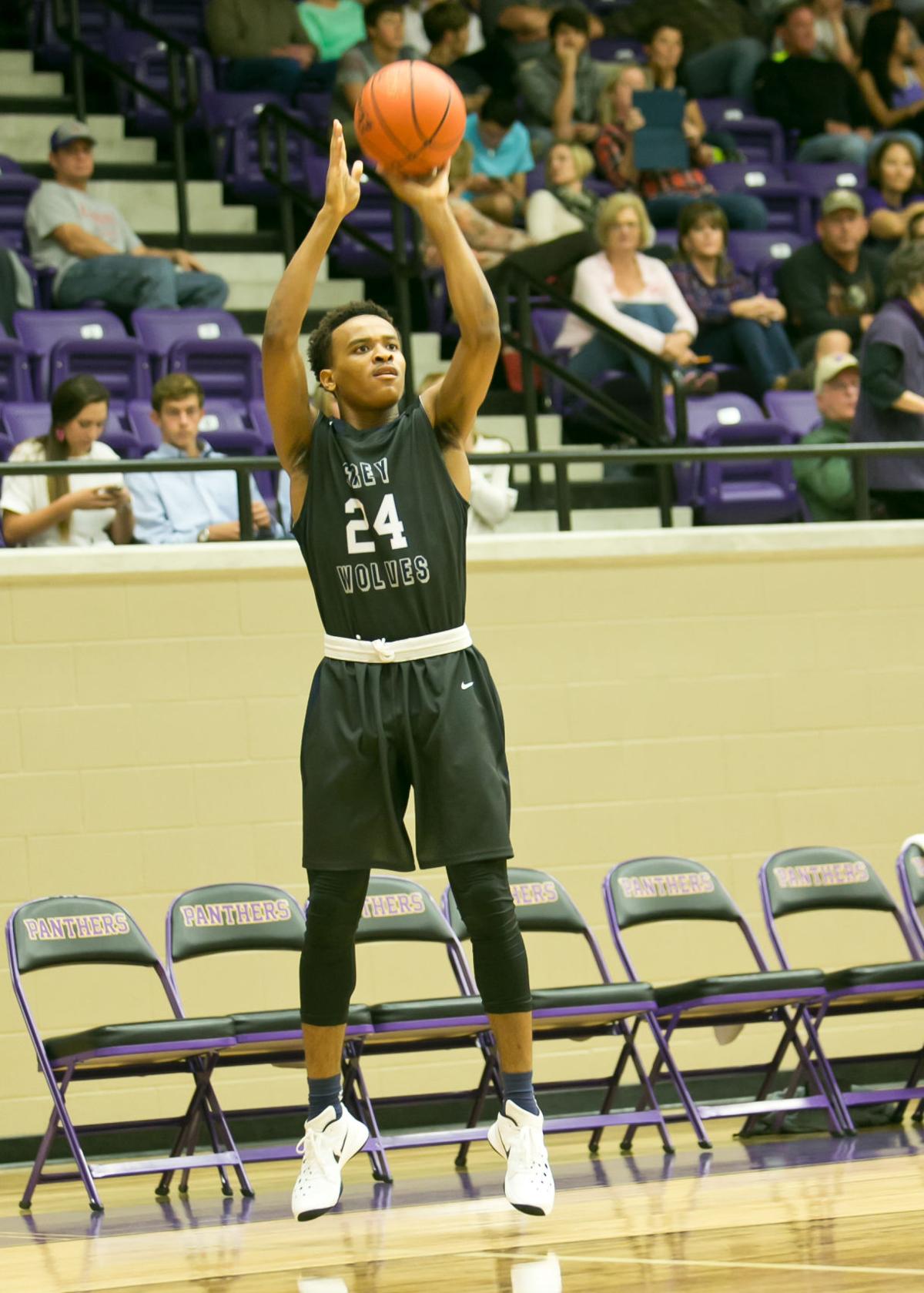 Wolves Open Season With 71 52 Rout Of 4a No 17 Liberty Hill