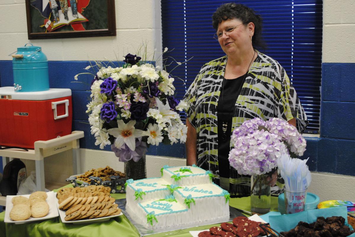 Beloved Hettie Halstead Elementary School teacher retires after 35
