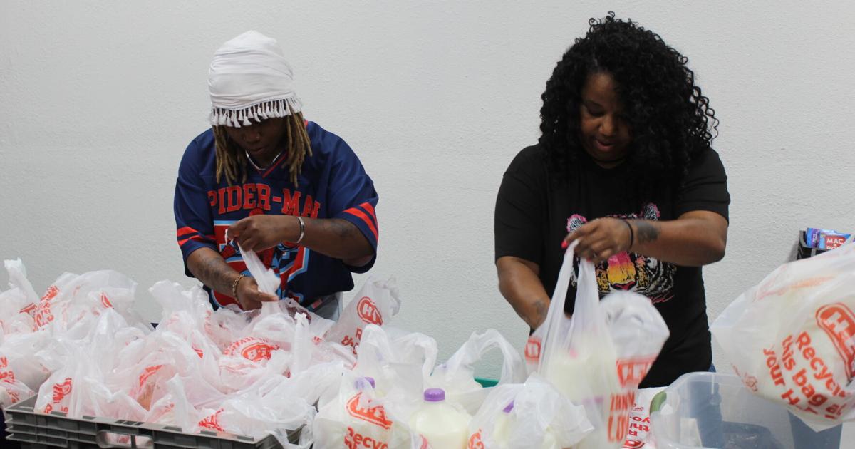 रिवाइवल कल्चर हब ‘किंगडम मेहेम’ के माध्यम से भोजन, कपड़े वितरित करता है