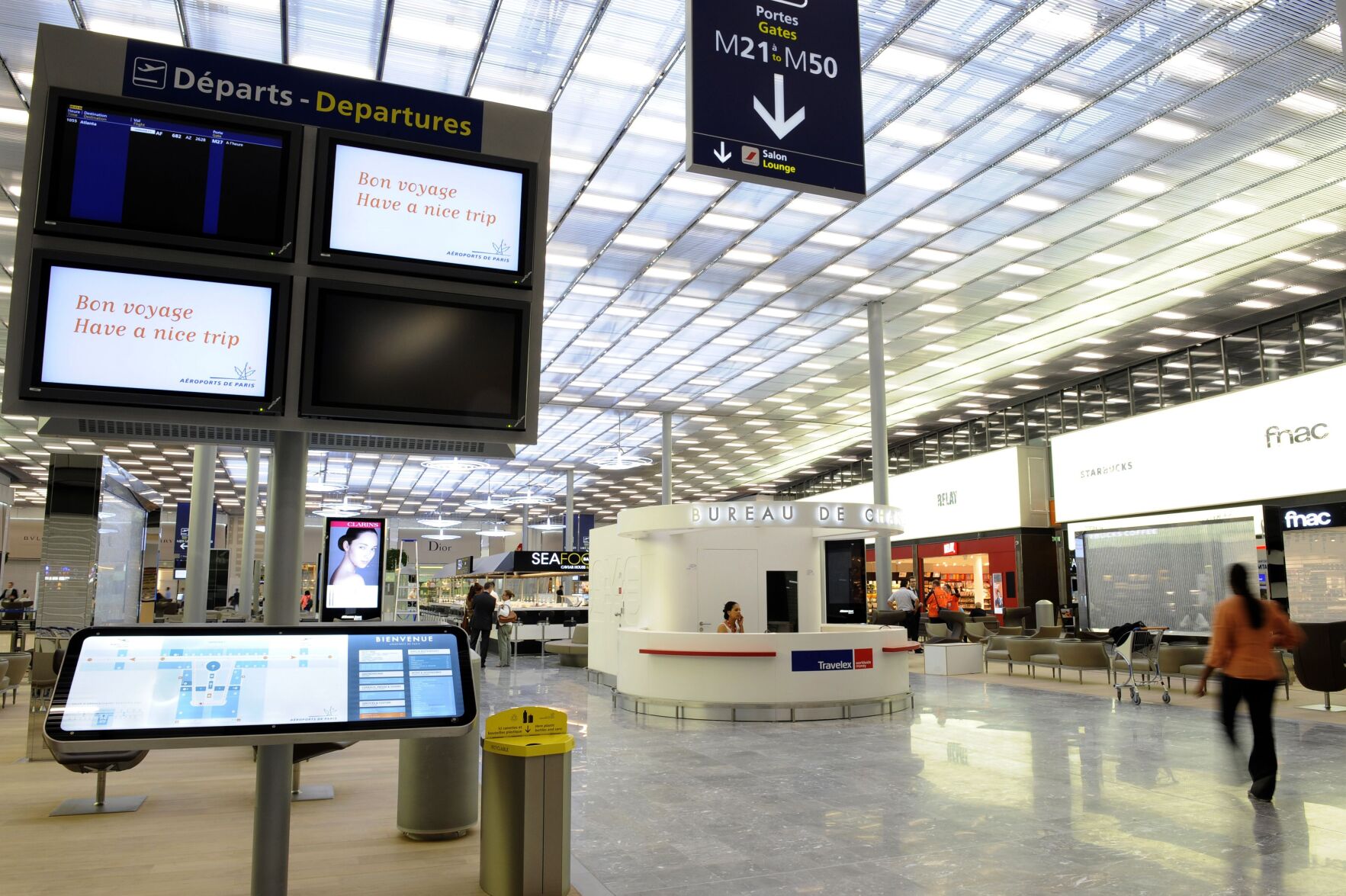 Woman who stowed away on plane to Paris arrested, expected to face federal charge after returning to the US