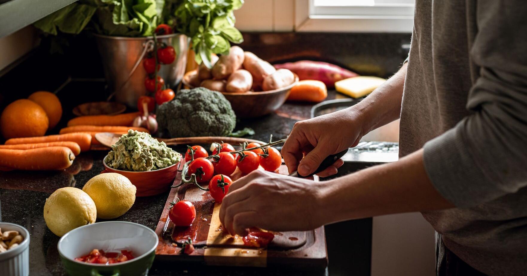 Certain vegetarian diets significantly reduce risk of cancer, heart disease and death, study says - Vimarsana News
