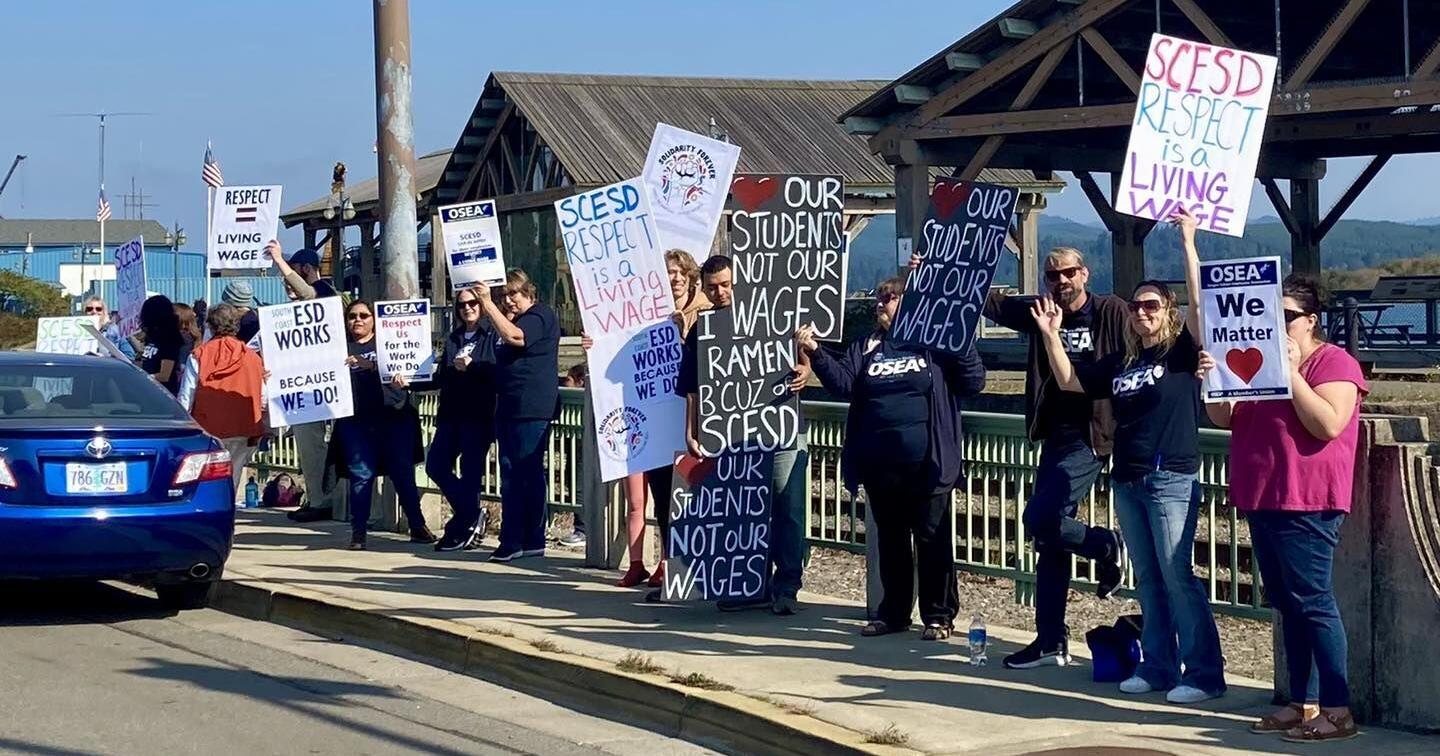 Instructional Assistants in Coos County rally for higher wages - Vimarsana News