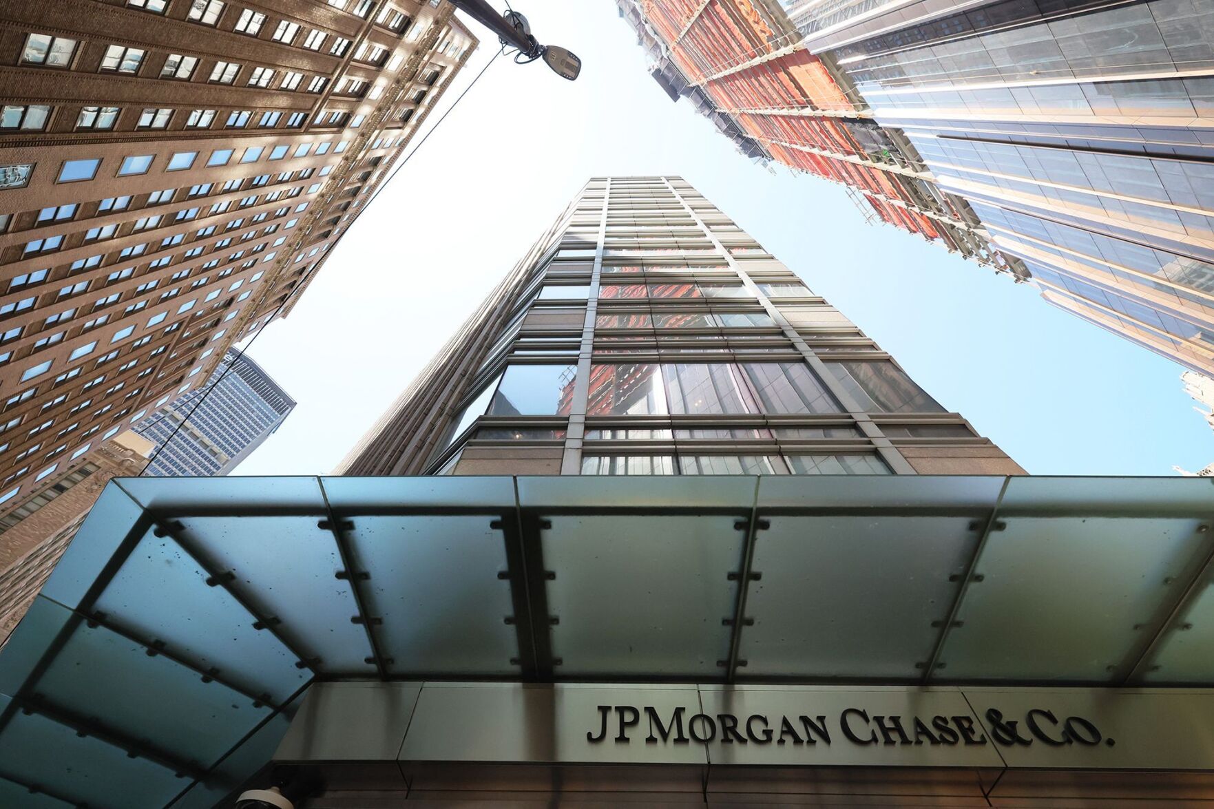 JPMorgan pays $75 million to settle sex-trafficking lawsuit News kdrv