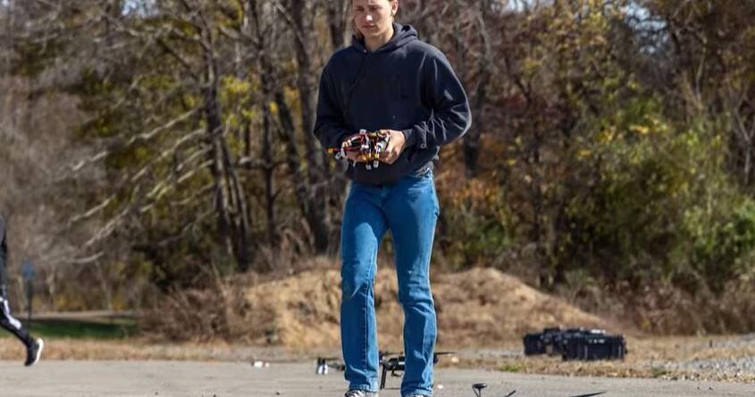 Research shows that one person can oversee autonomous robot 'swarms ...