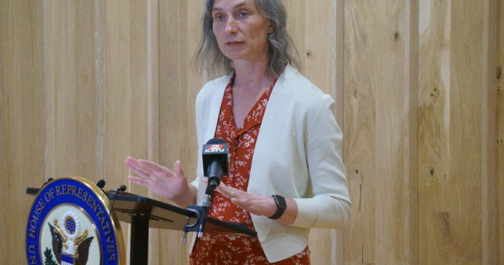 Maxine Dexter denied entrance where Oregon family detained by ICE is held