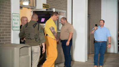 Florence prison escape: Authorities search door-to-door for 2 men