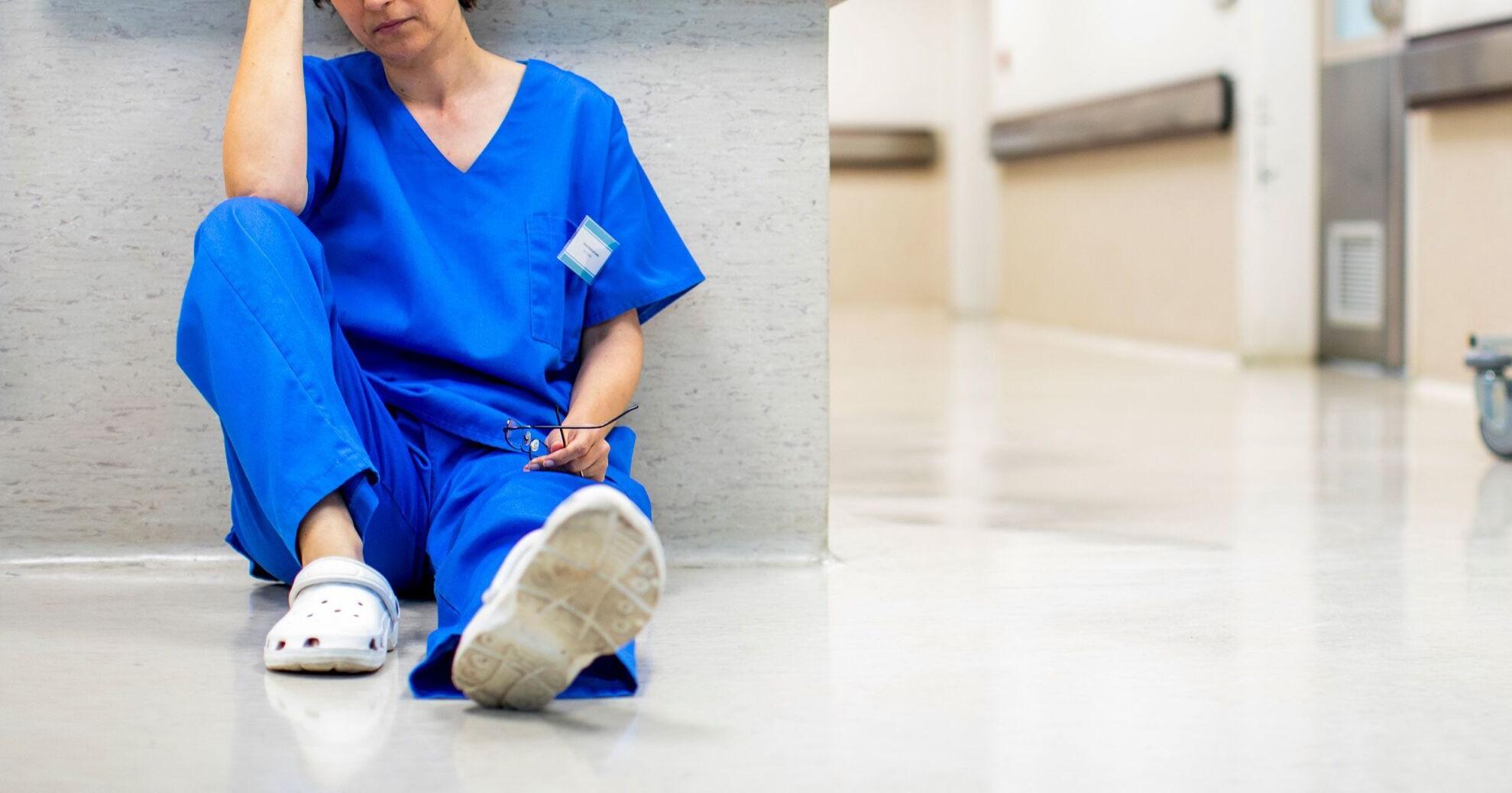 US health care workers face elevated risk of suicide, new study finds - Vimarsana News